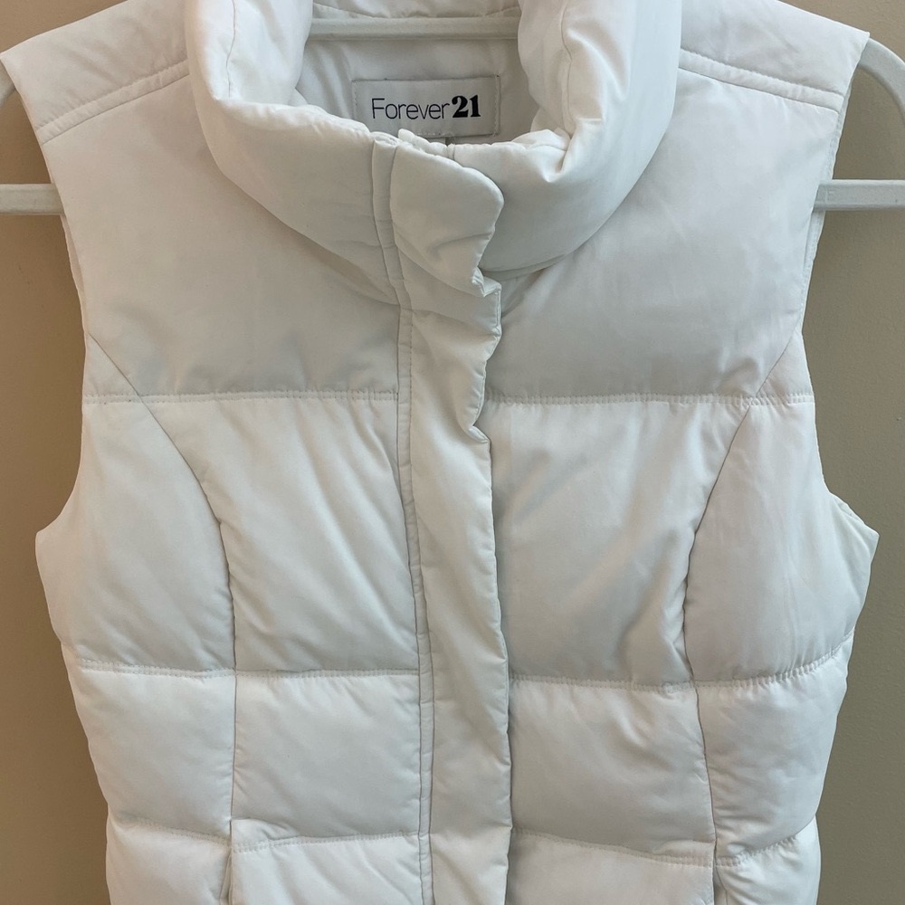 Forever 21 White Puffer Quilted Vest SZ M